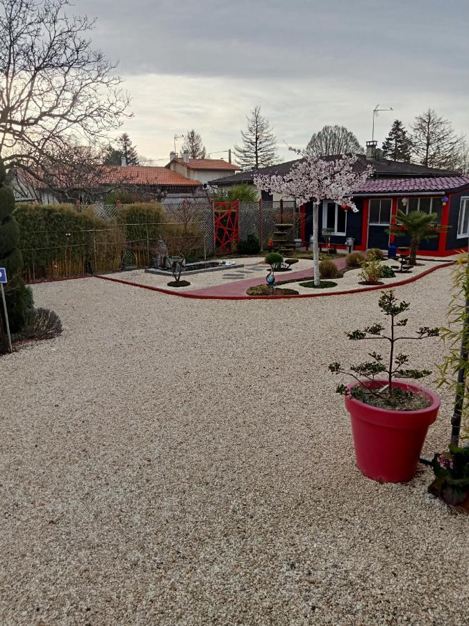 Une Pause Quelque Part Au Jardin Des Erables Et Des Niwakis Saint-Medard-de-Guizieres ภายนอก รูปภาพ